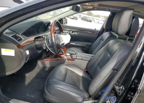 2013 Mercedes-Benz S 550 z USA, uszkodzony, nr VIN WDDNG7DB8DA519535